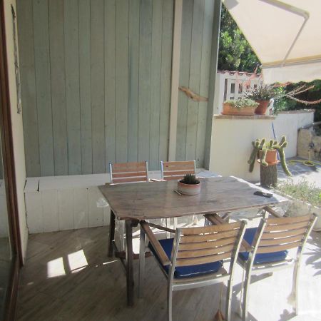 Monolocale San Pantaleo Apartment Bagian luar foto