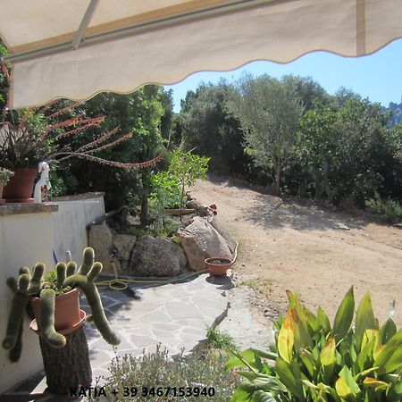 Monolocale San Pantaleo Apartment Bagian luar foto
