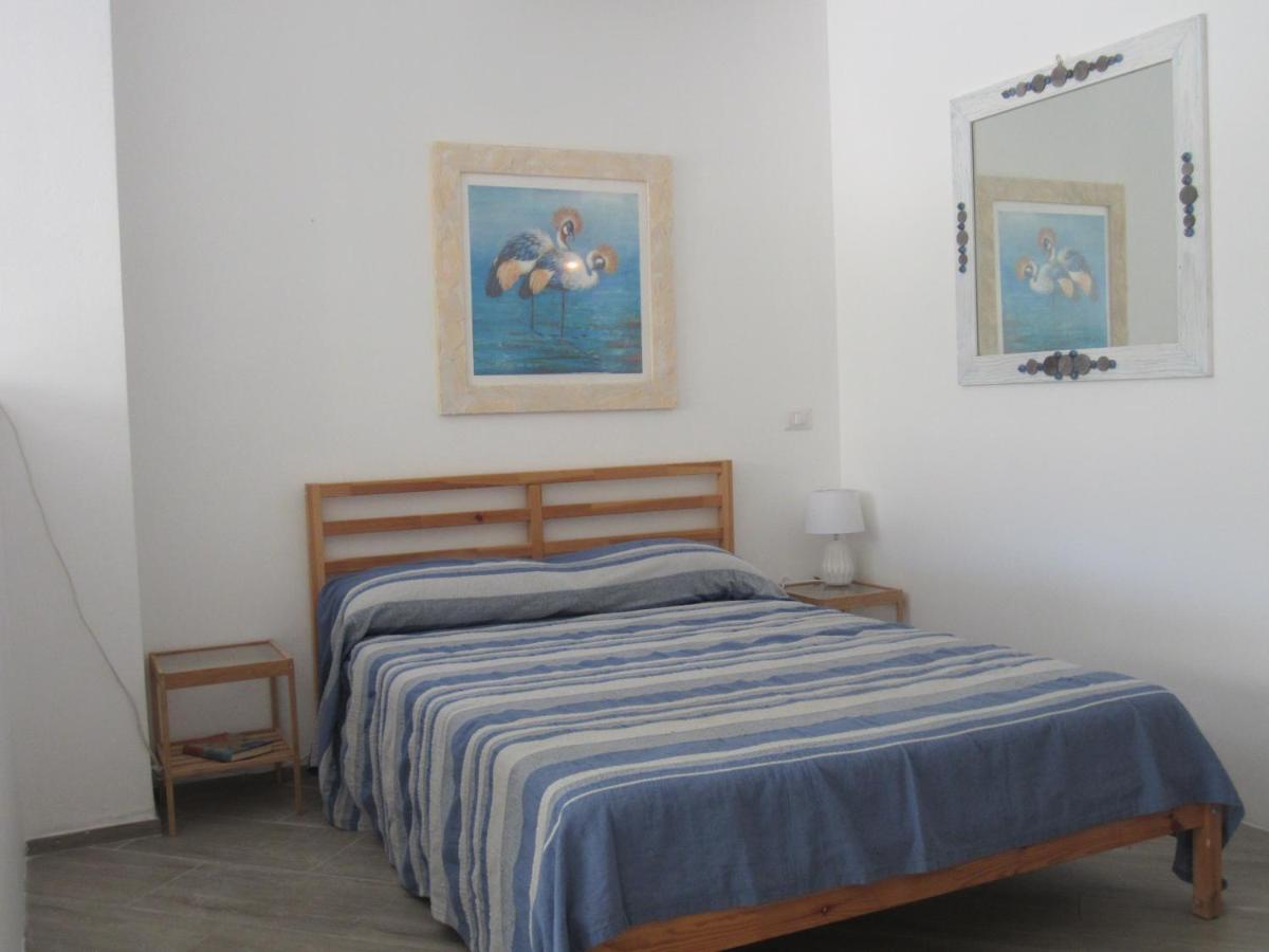 Monolocale San Pantaleo Apartment Bagian luar foto