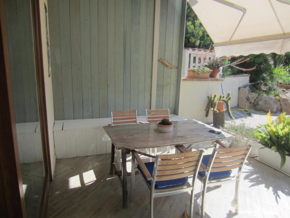 Monolocale San Pantaleo Apartment Bagian luar foto