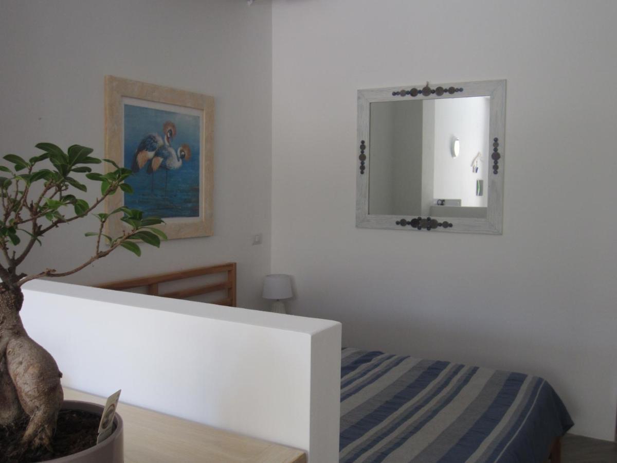 Monolocale San Pantaleo Apartment Bagian luar foto