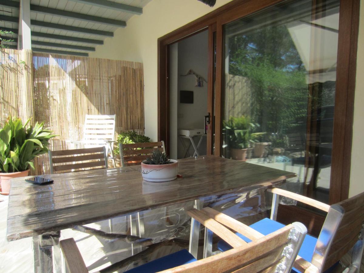 Monolocale San Pantaleo Apartment Bagian luar foto
